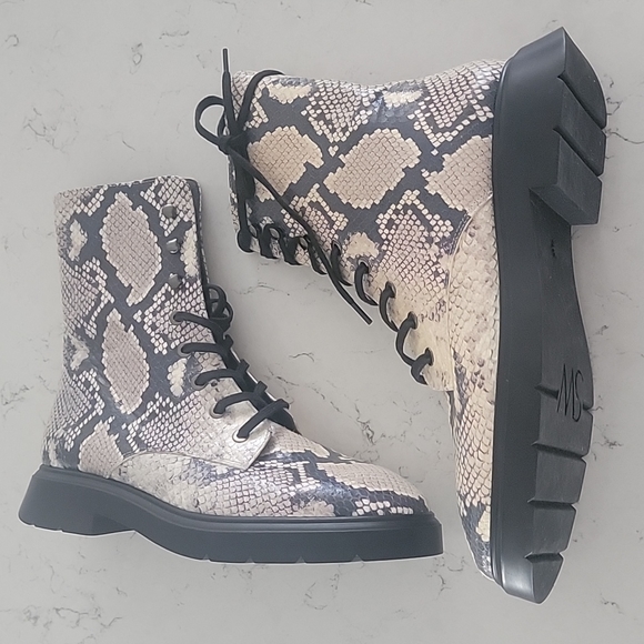 Stuart Weitzman snakeskin Python embossed leather combat boots size 6.5 - Picture 10 of 11